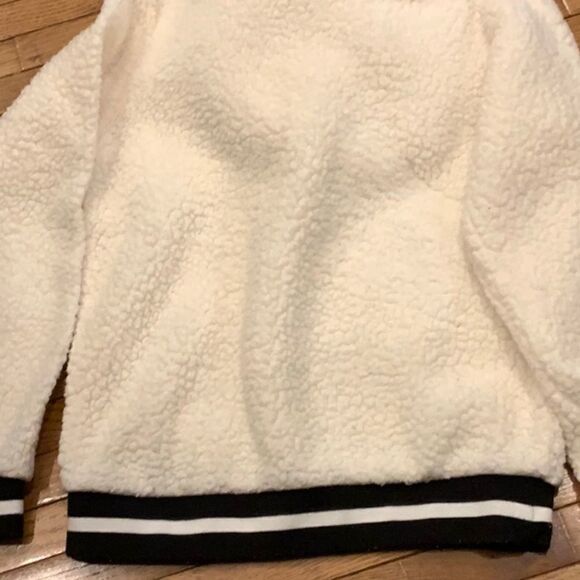 Cute Arizona Sherpa Hoodie Girl’s L14 Hardly worn - Picture 3 of 4